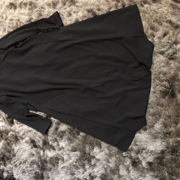 Black Duster - Picture 3 of 3